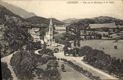CPA Lourdes Vue sur la Basilique et la Vallee