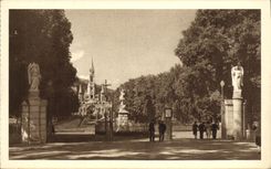 CPA Lourdes L entree des Sanctuaries