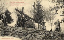 CPA Lourdes ll e Station du Calvaire Jesus est charge de sa croix