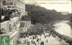 CPA Lourdes La Place de la Grotte et le Gave