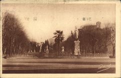 CPA Lourdes La Vierge Couronnee et le Chateau Fort