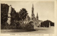 CPA Lourdes La Vierge Couronnee L Esplanade et la Basilique