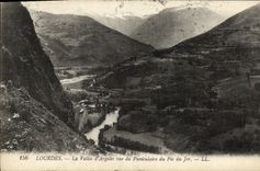 CPA Lourdes La Vallee d Argeles vue du Funiculaire du Pic du Jer 