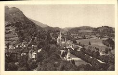 CPA Lourdes Vue d ensemble sur la Basilique et le Calvaire prise du Chateau fort P D