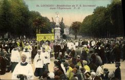 CPA Lourdes Benediction du TS Sacrement dans l esplanade