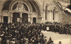 CPA Lourdes La Processious devant le Rosaire