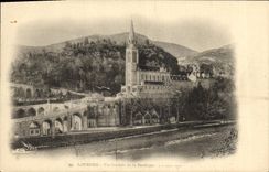 CPA Lourdes Vue Iaterale de la Basilique