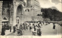 CPA Lourdes Le Poste des Brancardiers