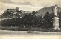 CPA Lourdes Le Chateau et la Vierge Courounnee