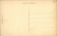 CPA Lourdes La Basilique Vue De Cote Et Les piscines