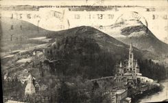 CPA Lourdes La Basilique et le calvaire vue de la villa Sion