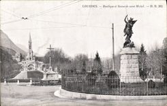 CPA Lourdes Basilique et statue de Saint Michel