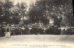 CPA Lourdes Le Train Blanc a Les bras en croix 