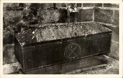 CPM Arles Sur Tech Parvis de L eglise Sarcophage antique