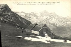 VINTAGE POSTCARD RLe Taillon the breach of Roland distorts it breach and the helmet seen from pastures of Coumeli