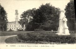 CPA Tarbes La Statue de Massey et le Musee Jardin Massey