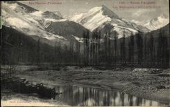 CPA Vallee d Argeles Les montagnes d Azun et le Gave