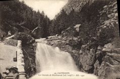 VINTAGE POSTCARD Cauterets the Cascade of Maubourat