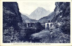 VINTAGE POSTCARD Cauterets the Throat with the Mayabat Bridge