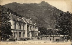 VINTAGE POSTCARD Cauterets the Casino and L Esplande of Eggs
