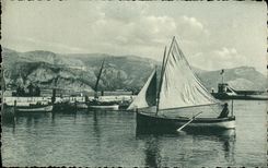 CPA Au Cap Ferrat Le Port de Saint Jean Bateau