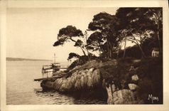 CPA lle Saint Honorat Bateau a vapeur a l embarcadere