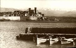 CPA Antibes Panorama et la Chaine des Alpes Bateaux