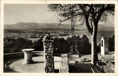 CPA Antibes Vue sur la table d orientation et la ville prise de N D de la Garoupe