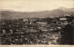 Mierda de la POSTAL de la VENDIMIA Niza los hoteles y la persona calva del montaje