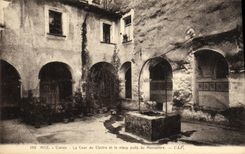 CPA Nice Cimiez La Cour du Cloitre et le Vieux Puits du Monastere