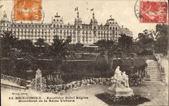CPA Nice Cimiez Excelsior Hotel Regina Monument de la Reine Victoria
