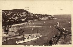 CPA Nice L Entree du Port et le Mont Boron Bateau