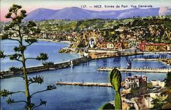 CPA Nice Entree du Port Vue Generale