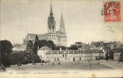 CPA Chartres La Place du Chatelet et la Cathedrale