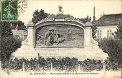 CPA Cathedrale de Chartres Monument eleve a la Memoire de Pasteur