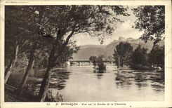 CPA Besancon Vue sur le Doubs er la Citadelle