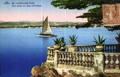 CPA Juan les Pins Vue prise du Cap d Antibes Bateau 