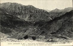 CPA Levens Vue Prise du Plateau La Vallee de la Vesubie Vue en amont sur la chaine des Alpes