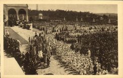 CPA La Basilique de Lisieux Une Ceremonie sur le Parvis
