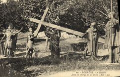 CPA Lourdes 2eme Station Jesus est charge de sa Croix
