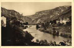 VINTAGE POSTCARD Gorges of the Tarn the Village of the Vines