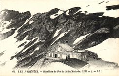 VINTAGE POSTCARD the Pyrenees Hotel trade of the Peak of the South