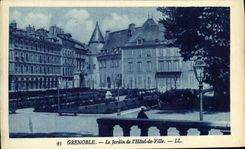 CPA Grenoble La Jardin de L Hotel de Ville