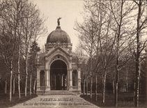 VINTAGE POSTCARD Paray Enclosed Monial of Chapetains Dome Of the Sacring Heart