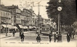 CPA Amiens Place Rene Goblet Tramway