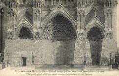 CPA Amiens Le grand Portail protege par des contre l incursion des taubes Militaria