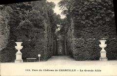 VINTAGE POSTCARD Castle of Chantilly Park of the Large Alley