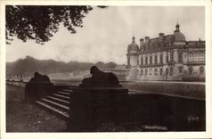 VINTAGE POSTCARD Castle the Castle seen of the Park