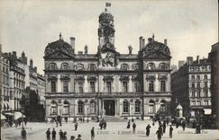 VINTAGE POSTCARD Lyon L Town hall