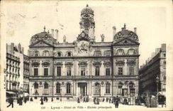 VINTAGE POSTCARD Lyon Town hall Main entrance